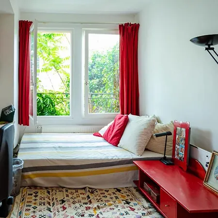 Charming House With Garden The Calm In