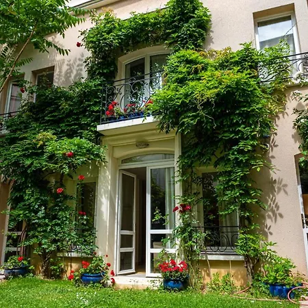 Charming House With Garden The Calm In Апартаменты *