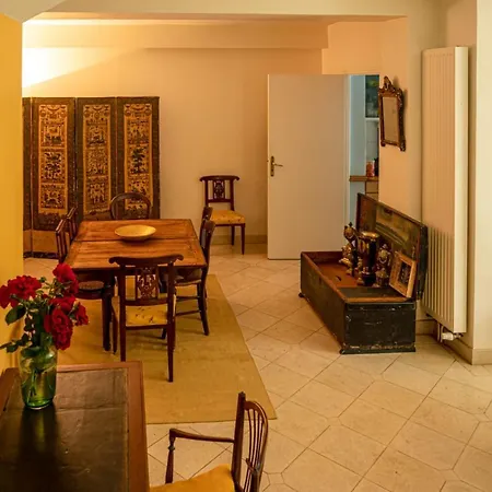 Charming House With Garden The Calm In Апартаменты Париж