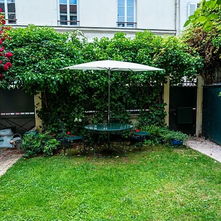 Charming House With Garden The Calm In * Париж