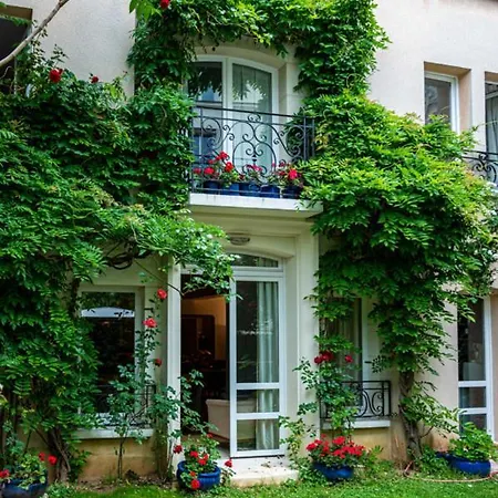 Charming House With Garden The Calm In *