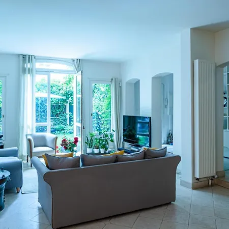 Charming House With Garden The Calm In Париж
